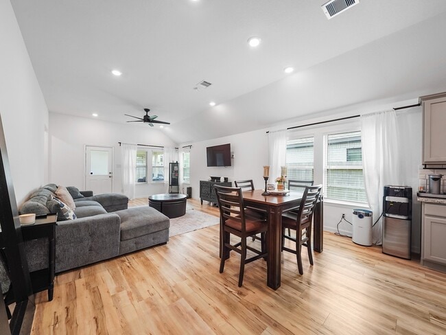 Building Photo - 6210 Glenwick Park Rd