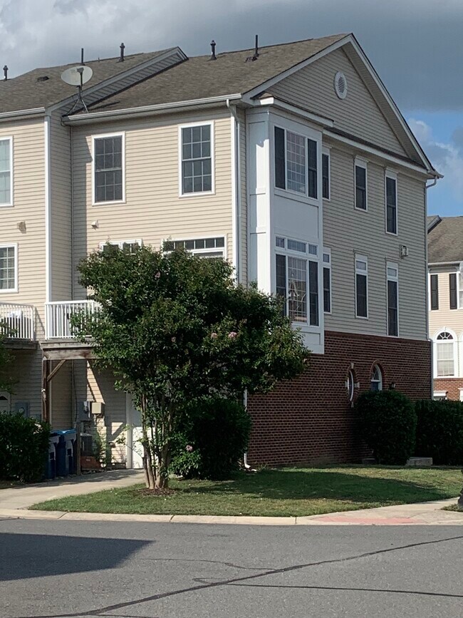 Building Photo - 25128 Neptune Terrace