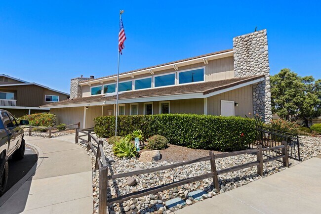 Building Photo - BRAND NEWLY RENOVATED 3BD/2BA Condo in the...