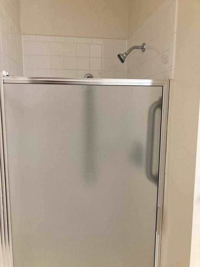 Building Photo - Beautiful 2 Bed 2 Bath Condo In Popular Oak Park Community - Water Included!