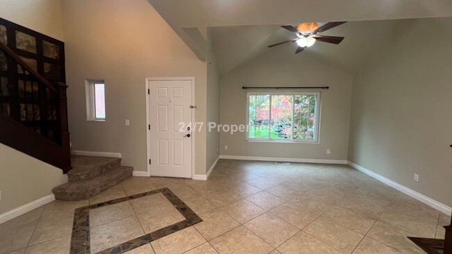 Building Photo - Large 3BD I 2.5BA Sherwood Home - Bonus Room!