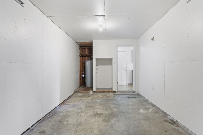 Building Photo - Move in ready! 2 bed 1 bath Olympia duplex!