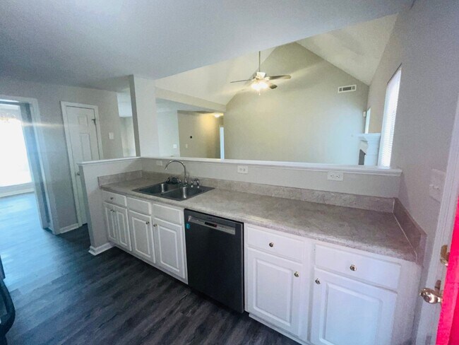 Building Photo - Northgate district! 4 bed/2.5 full bath, newly renovated, large lot, approx 2500 sqft, 2 car gara...