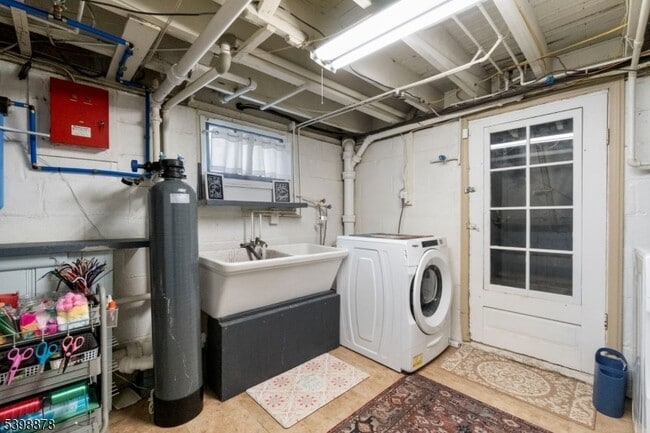 Building Photo - 24 E Harrison Pl