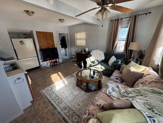 Building Photo - 1 Bed House