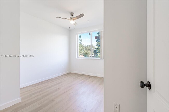Building Photo - 2575 SW 64th Ave