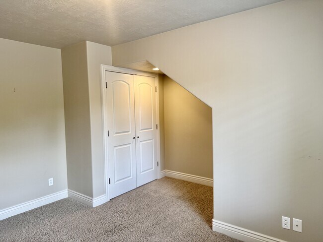 Building Photo - 2034 E 4500 S