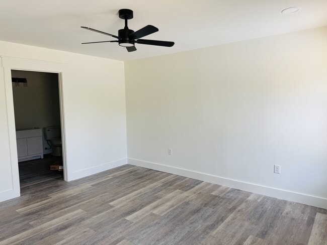 Building Photo - 221 Sheffield Dr