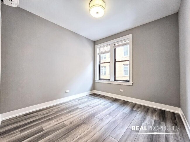 Building Photo - 2 bedroom in CHICAGO IL 60613