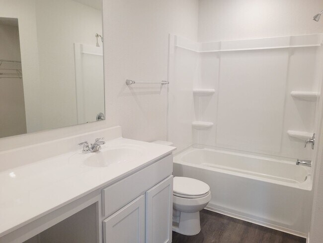 Building Photo - "Like New" 1-story | 4 bedroom | 2 bath home on quiet cul-de-sac with no neighbors behind in tran...