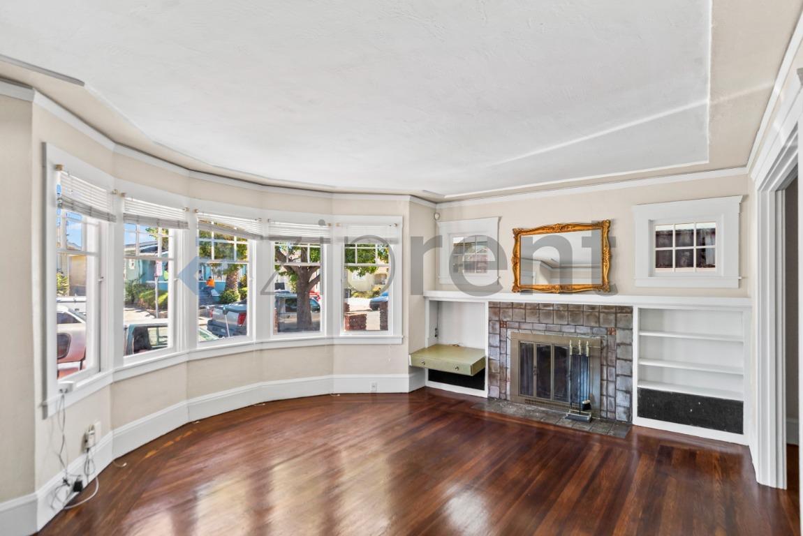 Building Photo - Unit