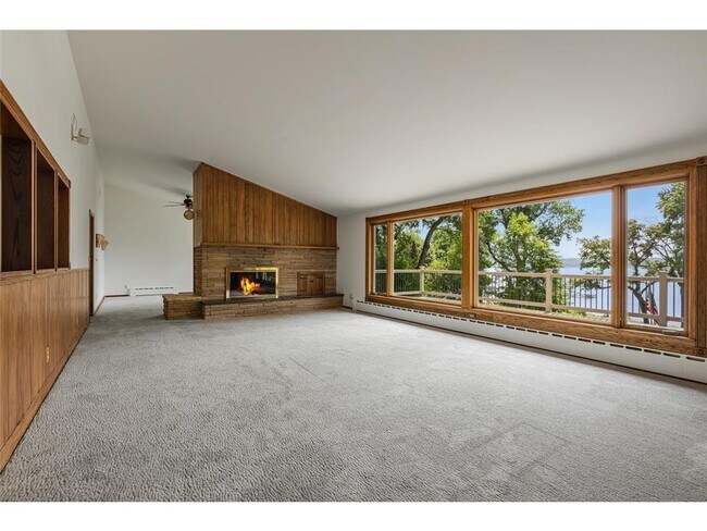 Building Photo - 6400 Greenbriar Ave