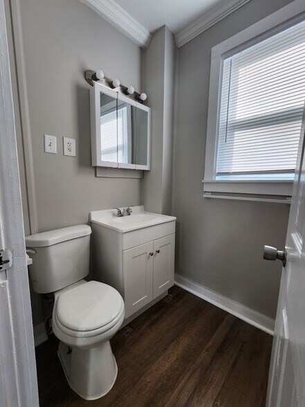 Building Photo - 317 Bassett St