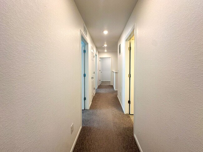 Building Photo - Senderos Creek 3bd paired home