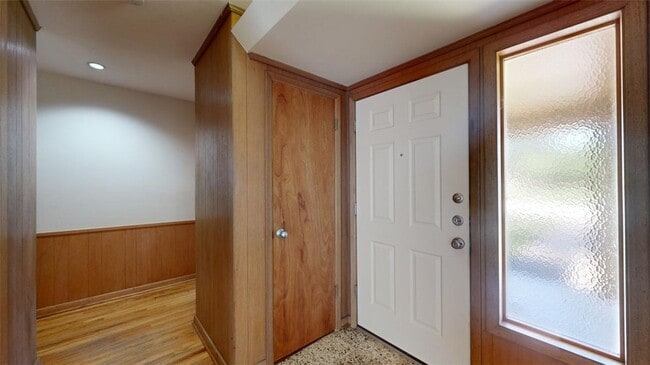 Building Photo - 203 W Brookside Dr