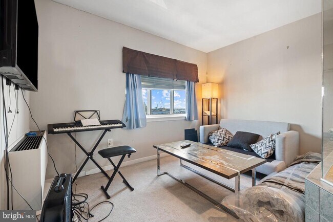 Building Photo - 200 Lombard St