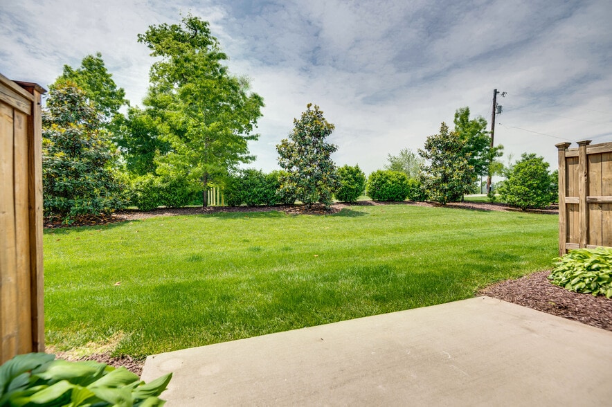 Building Photo - 104 Ambassador Private Cir