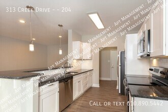 Building Photo - 313 Creek Dr