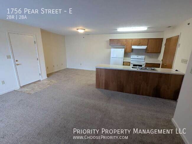 Building Photo - 1756 Pear St