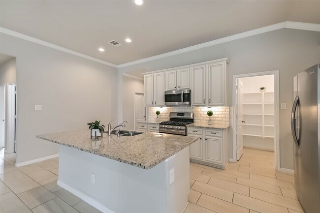 Building Photo - 8810 Vasco da Gama Trace