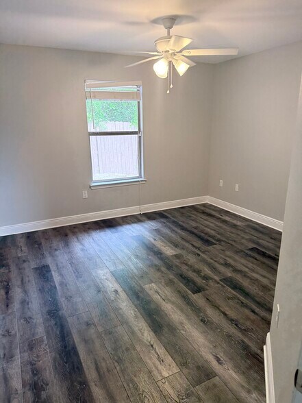 Building Photo - 1944 Bay Pine Cir