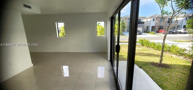 Building Photo - 110 NW 11th Ct