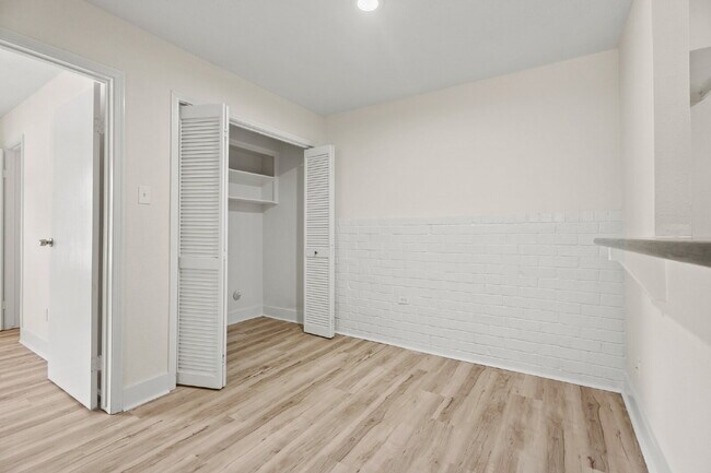 Building Photo - Freshly renovated, spacious 3 bedroom, 1.5...