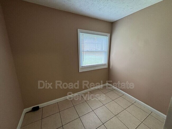 Building Photo - 208 Garfield St