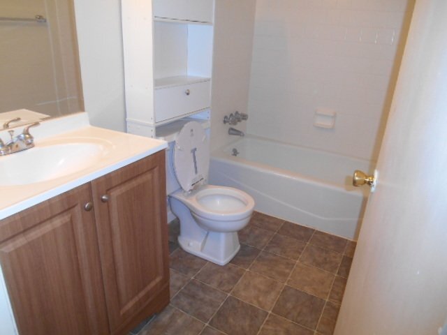 Building Photo - Townhouse For Rent