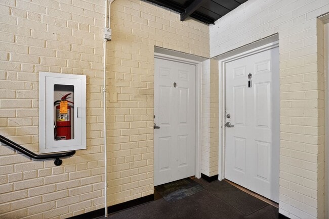 Building Photo - 2025 Move-In Special – $200 Off First Mont...