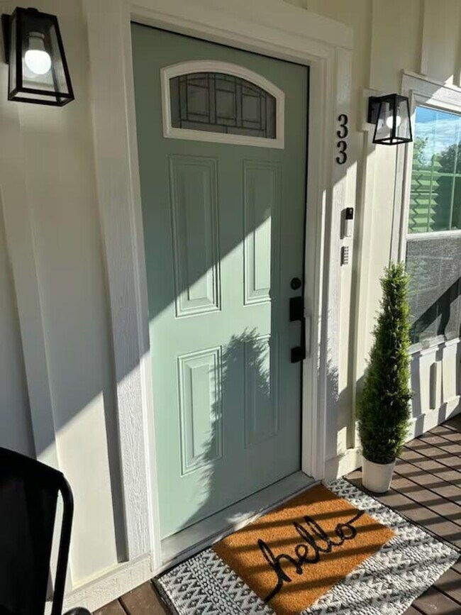 Building Photo - 24 Seth St