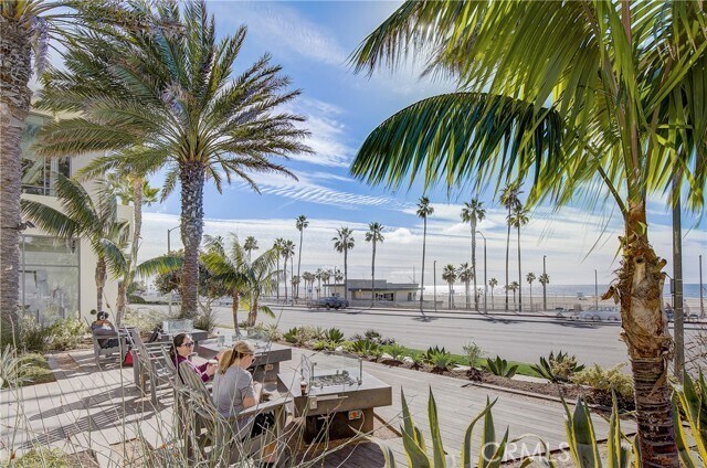 Building Photo - 16562 Regina Cir