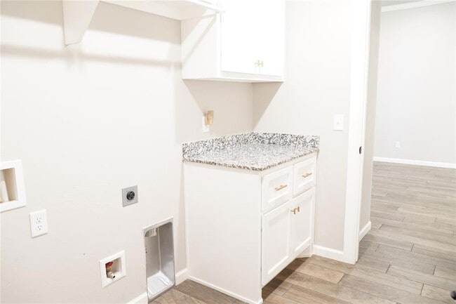 Building Photo - 5500 Carmel Crk Dr