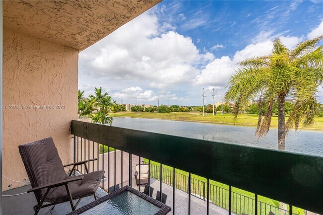 Building Photo - 9179 Fontainebleau Blvd