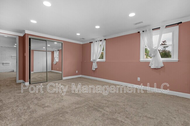 Building Photo - 2431 Clydesdale Rd