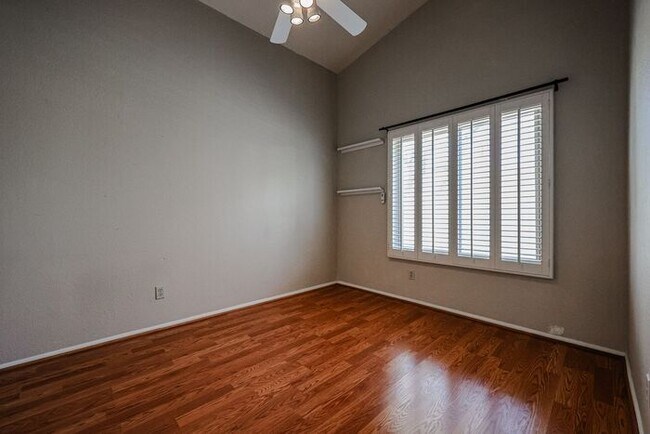 Building Photo - Welcome to this stunning 4 bedroom, 2 bath...