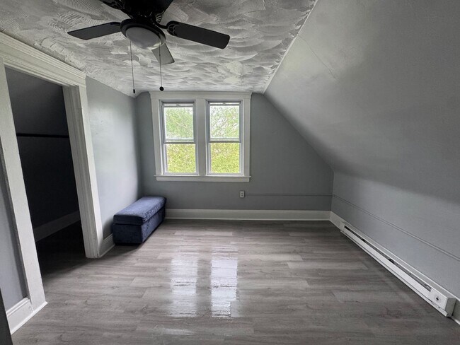 Building Photo - 11521 Tuscora Ave