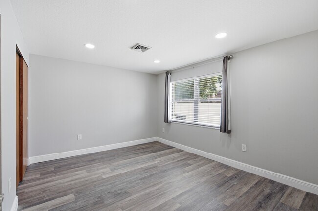 Building Photo - 1433 Ellison Ln