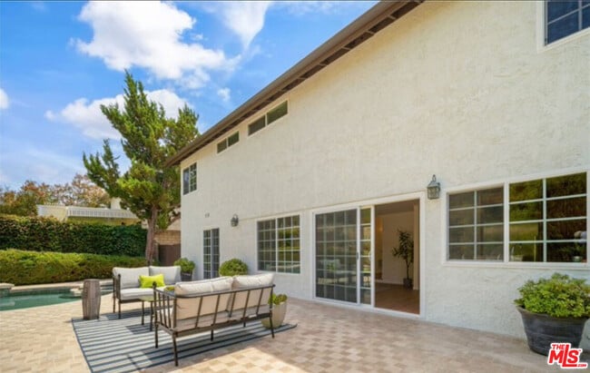 Building Photo - 26065 Redbluff Dr