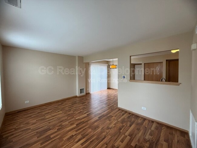 Building Photo - 782 Symphony Dr