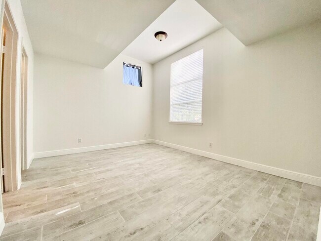 Building Photo - 1705 Palm Cove Blvd