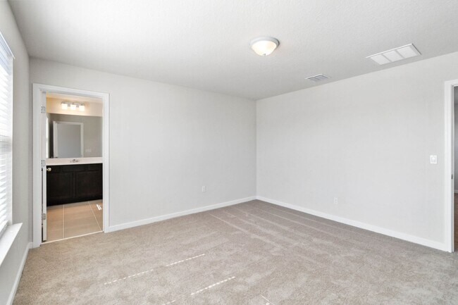 Building Photo - Beautiful 4/3 w/ Loft Energy Efficient Hom...