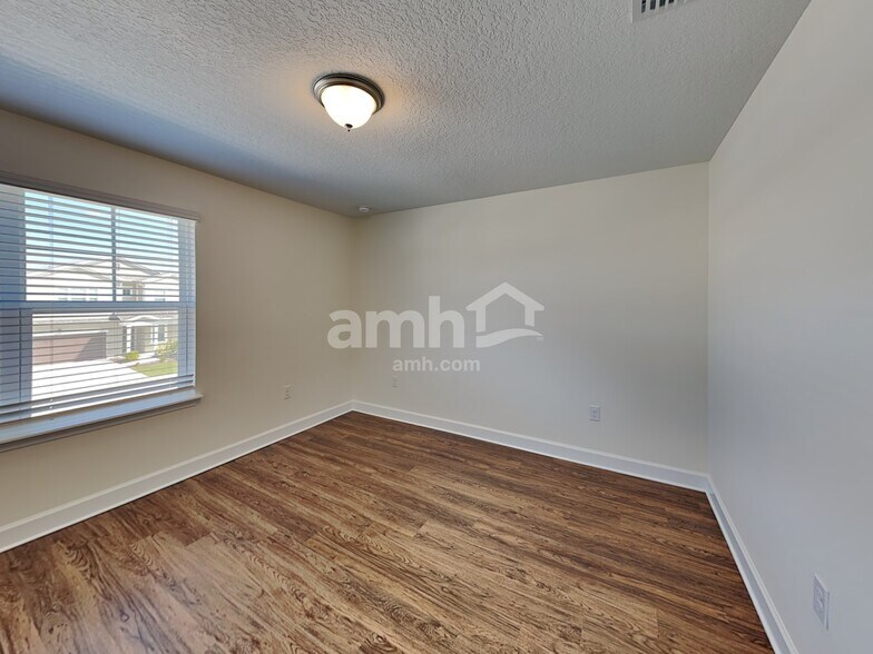 Building Photo - 524 Pine Terrace Dr