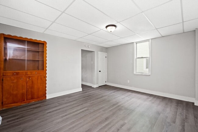 Building Photo - Cozy 2 bedroom home in Myer Park available...