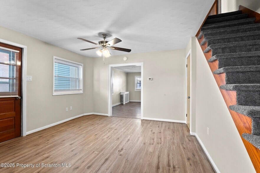 Building Photo - 302-304-304 Vine St