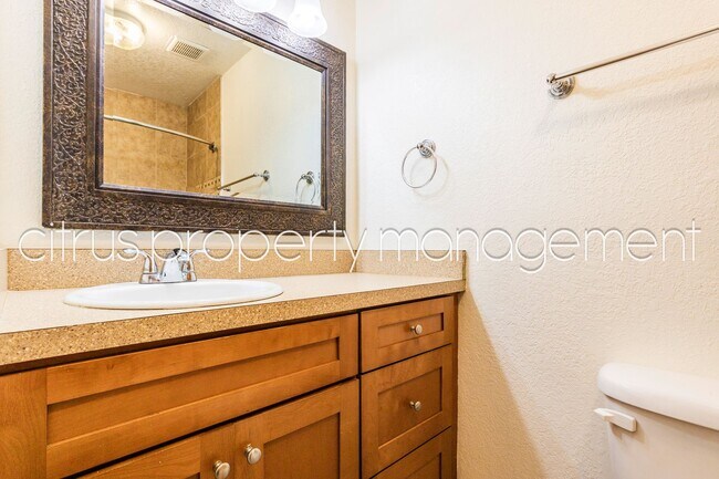 Building Photo - Winter Park 2/2 Condo in Charming Parkview...