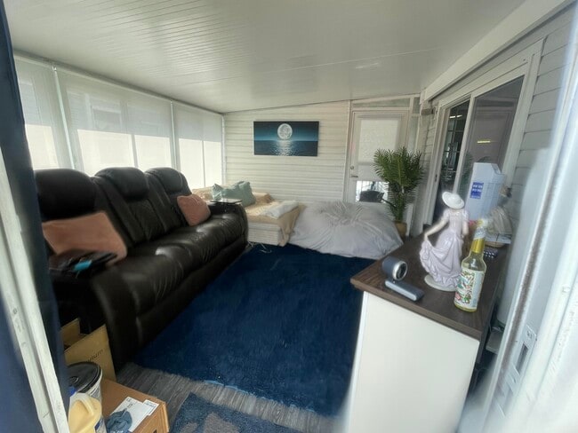 Building Photo - 817 Sunglow St