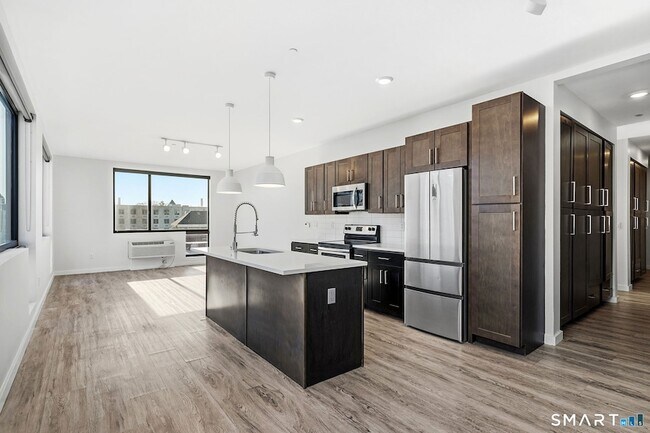 Building Photo - 19 Day St