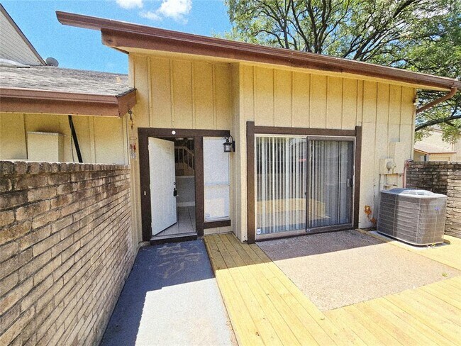 Building Photo - 12625 Newbrook Dr