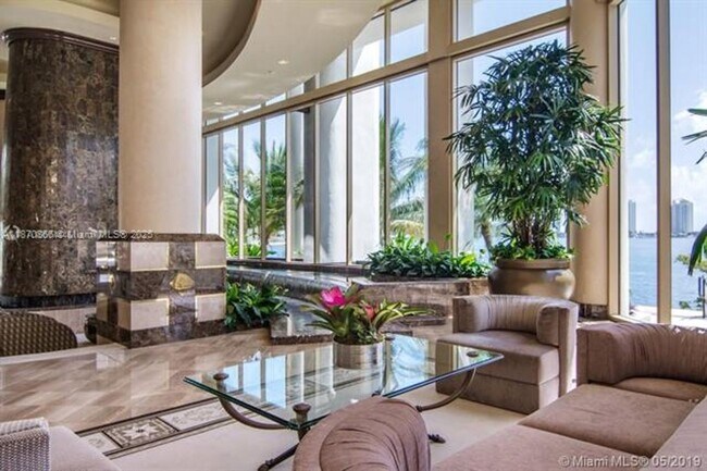 Building Photo - 2800 Island Blvd